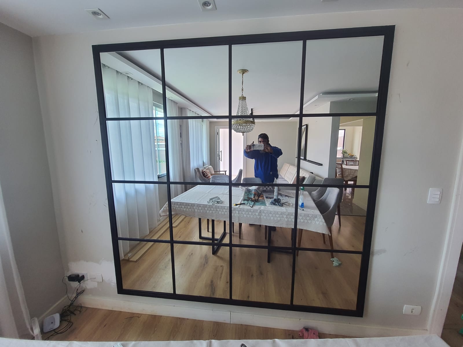 Estrutura metálica e vidro com acabamento fino